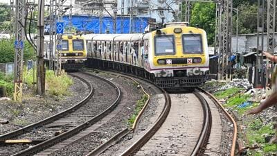 According to the CR’s internal expert committee report, protruding backpacks of commuters on both trains brushed against each other, triggering a fall and causing five deaths (Hindustan Times) According to the CR’s internal expert committee report, protruding backpacks of commuters on both trains brushed against each other, triggering a fall and causing five deaths (Hindustan Times)