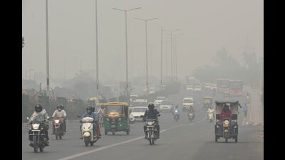 Delhi Police and the MCD are both also conducting regular drives to remove temporary encroachments (Vipin Kumar/HT PHOTO) Delhi Police and the MCD are both also conducting regular drives to remove temporary encroachments (Vipin Kumar/HT PHOTO)