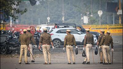 Delhi Police officiers at the site of the car blast at Red Fort in New Delhi on Thursday. (Sanchit Khanna/HT PHOTO) Delhi Police officiers at the site of the car blast at Red Fort in New Delhi on Thursday. (Sanchit Khanna/HT PHOTO)