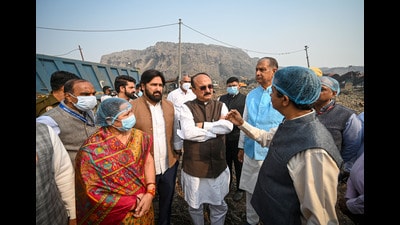 Delhi urban minister Ashish Sood seen inspecting the Bhalswa landfill (Sanchit Khanna/ HT)