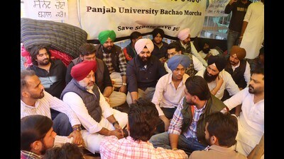 Former Congress MLA Gurkirat Singh Kotli visited the protesting students at Panjab University on Thursday. (Keshav Singh/HT) Former Congress MLA Gurkirat Singh Kotli visited the protesting students at Panjab University on Thursday. (Keshav Singh/HT)