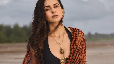 <p>ప్రస్తుతం హిందీలో బిజీ అయిపోయింది రకుల్ ప్రీత్ సింగ్. శుక్రవారం (నవంబర్ 14) తన కొత్త సినిమా దే దే ప్యార్ దే 2 రిలీజ్ కానుంది. </p> (instagram-Rakul Singh) <p>ప్రస్తుతం హిందీలో బిజీ అయిపోయింది రకుల్ ప్రీత్ సింగ్. శుక్రవారం (నవంబర్ 14) తన కొత్త సినిమా దే దే ప్యార్ దే 2 రిలీజ్ కానుంది. </p> (instagram-Rakul Singh)