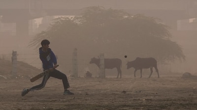 A cricket game underway on the banks of the Yamuna, on a smoggy morning in New Delhi on November 13, 2025. (Anushree Fadnavis/Reuters Photo)