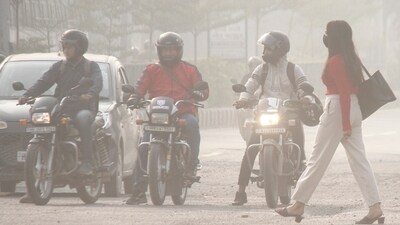 Commuters make their way amid low visibility as air quality continues to deteriorate in Delhi-NCR, in Gurugram, Tuesday, Nov. 11, 2025. (PTI) Commuters make their way amid low visibility as air quality continues to deteriorate in Delhi-NCR, in Gurugram, Tuesday, Nov. 11, 2025. (PTI)