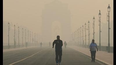 People jog at Kartavya Path amid dense smog as the AQI reaches ‘severe’ category in New Delhi. (ANI) People jog at Kartavya Path amid dense smog as the AQI reaches ‘severe’ category in New Delhi. (ANI)