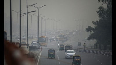 So far in November, the MCD’s central zone has seen the most fines for air pollution at 104, followed by the south zone at 76 (HT photo)