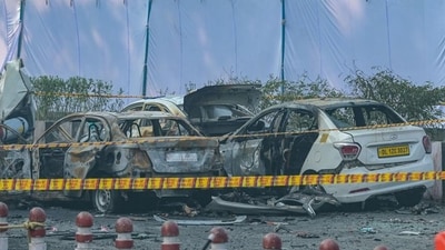 The blast took place at 6.52pm on Monday at Netaji Subhash Marg when the slow-moving i20 – which had been sold multiple times, retrofitted with a CNG tank, and had a registration number HR26CE7674 – stopped at a traffic signal, close to the Red Fort metro station. (Sanchit Khanna/HT)