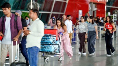 వీసా కార్యక్రమాలను కొనసాగిస్తాం: హెచ్-1బీ వీసాలపై ట్రంప్ ప్రభుత్వం కీలక ప్రకటన: (RAJ K RAJ /HT PHOTO) వీసా కార్యక్రమాలను కొనసాగిస్తాం: హెచ్-1బీ వీసాలపై ట్రంప్ ప్రభుత్వం కీలక ప్రకటన: (RAJ K RAJ /HT PHOTO)