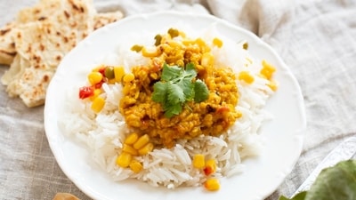 Substitute your white rice with complex carbs like brown rice. (Picture credit: Freepik) Substitute your white rice with complex carbs like brown rice. (Picture credit: Freepik)