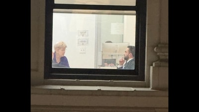 The pic shows Warren and Mamdani engaged in a conversation. (X/@kushalbyatnal) The pic shows Warren and Mamdani engaged in a conversation. (X/@kushalbyatnal)