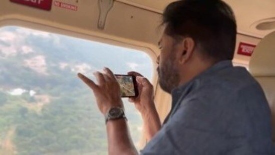 వీడియో రికార్డ్ చేస్తున్న డిప్యూటీ సీఎం పవన్