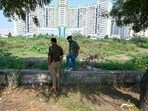 File photo of police searching for evidence after the body of an unidentified woman was found. More than 55,000 vehicles were scanned and CCTV footage analysed by 40 police teams to track down suspect Monu Singh.(Sunil Ghosh / Hindustan Times)
