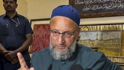 AIMIM chief Asaduddin Owaisi speaks after declaration of results for the Bihar Assembly elections, in Hyderabad, on Friday (PTI)