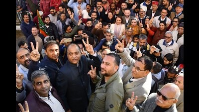 Himachal leader of Opposition Jai Ram Thakur along with BJP workers celebrates NDA victory in Bihar elections in Shimla. (Deepak Sansta/HT) Himachal leader of Opposition Jai Ram Thakur along with BJP workers celebrates NDA victory in Bihar elections in Shimla. (Deepak Sansta/HT)