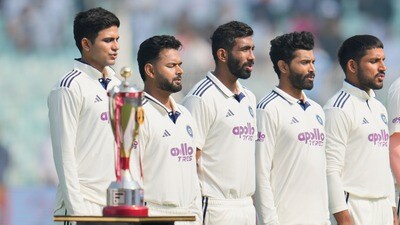 <p>స్వదేశంలో సఫారీ సవాల్ కు టీమిండియా సిద్దమైంది. రెండు టెస్టుల సిరీస్ లో భాగంగా దక్షిణాఫ్రికాతో ఫస్ట్ మ్యాచ్ ఈ రోజు (నవంబర్ 14) ఈడెన్ గార్డెన్స్ లో ప్రారంభమైంది. </p> (AP) <p>స్వదేశంలో సఫారీ సవాల్ కు టీమిండియా సిద్దమైంది. రెండు టెస్టుల సిరీస్ లో భాగంగా దక్షిణాఫ్రికాతో ఫస్ట్ మ్యాచ్ ఈ రోజు (నవంబర్ 14) ఈడెన్ గార్డెన్స్ లో ప్రారంభమైంది. </p> (AP)
