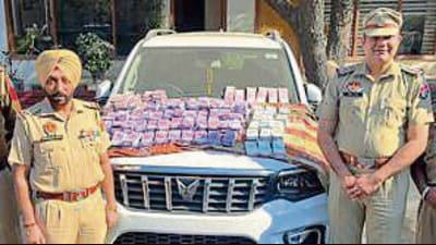 Mohali police have busted an interstate fake currency syndicate, seizing  ₹9.95 crore in fake and demonetised notes in Dera Bassi. (HT Photo)
