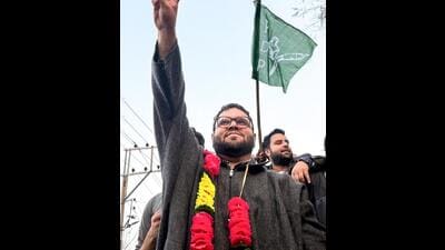 Peoples Democratic Party (PDP) candidate Aga Syed Muntazir Mehdi shows victory sign after winning the Budgam assembly by-election, in Budgam on Friday. (ANI) Peoples Democratic Party (PDP) candidate Aga Syed Muntazir Mehdi shows victory sign after winning the Budgam assembly by-election, in Budgam on Friday. (ANI)