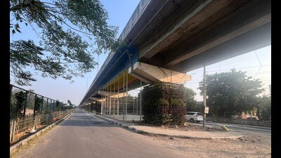 The Sidhwan canal road near BRS Nagar in Ludhiana, where the civic body was to build food vending zone. (HT Photo) The Sidhwan canal road near BRS Nagar in Ludhiana, where the civic body was to build food vending zone. (HT Photo)