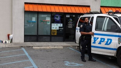 The man then moved to a deli nearby, where he pointed the gun at a worker behind the counter and told him to dial 911, claiming that he was going to shoot up a hospital. (Reutes/Representational Image)