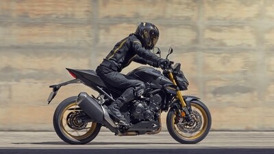 The Honda CB1000 Hornet SP features a 1,000 cc engine producing 154 bhp and 107 Nm of torque, with a 6-speed gearbox. The Honda CB1000 Hornet SP features a 1,000 cc engine producing 154 bhp and 107 Nm of torque, with a 6-speed gearbox.