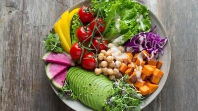 Dr London recommends prioritising whole foods, proteins and fibres for a healthier diet. (Unsplash) Dr London recommends prioritising whole foods, proteins and fibres for a healthier diet. (Unsplash)