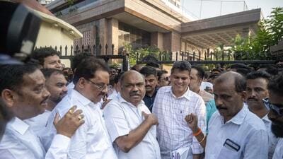 iMumbai, India - November 14, 2025: UBT Shiv Sena party workers gather out side the Taj Lands End, Bandra for workers union issue in Mumbai, India, on Friday, November 14 2025. (Photo by Satish Bate/ Hindustan Times) (Hindustan Times)