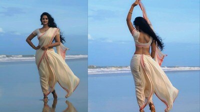 <p>లవ్లీ క్వీన్ అంటూ ఈ ఫొటోలు చూసిన ఫ్యాన్స్ కామెంట్స్ చేస్తున్నారు. రెడ్ హార్ట్, ఫైర్ ఎమోజీలూ పోస్ట్ చేస్తున్నారు.</p> <p>లవ్లీ క్వీన్ అంటూ ఈ ఫొటోలు చూసిన ఫ్యాన్స్ కామెంట్స్ చేస్తున్నారు. రెడ్ హార్ట్, ఫైర్ ఎమోజీలూ పోస్ట్ చేస్తున్నారు.</p>