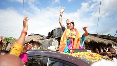 Maithili Thakur is a folk singer and a first-time BJP candidate contesting from Alinagar. (X/@maithilithakur)