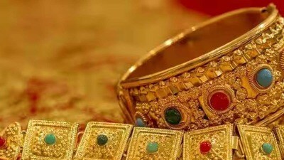 <p>విజయవాడలో 10 గ్రాముల పసిడి (22క్యారెట్లు) ధర రూ. 1,18,090 ఉంది. 24 క్యారెట్ల గోల్డ్ ప్రైజ్ రూ. 1,28,810గా ఉంది. కేజీ వెండి ధర రూ. 1,99,100గా ఉంది.</p> <p>విజయవాడలో 10 గ్రాముల పసిడి (22క్యారెట్లు) ధర రూ. 1,18,090 ఉంది. 24 క్యారెట్ల గోల్డ్ ప్రైజ్ రూ. 1,28,810గా ఉంది. కేజీ వెండి ధర రూ. 1,99,100గా ఉంది.</p>