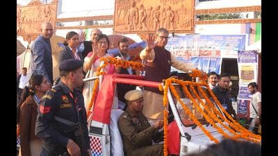 Haryana governor Ashim Kumar Ghosh during the Saras and Crafts Fair in Kurukshetra on Saturday. (HT Photo)
