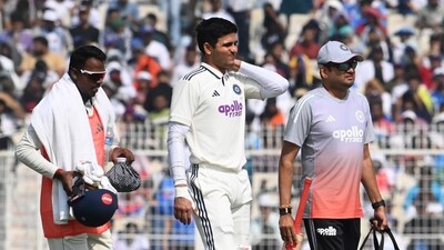Indian skipper Shubman Gill retires hurt on second day of India-SA First Test match at Eden Gardens in Kolkata (Samir Jana/ Hindustan Times) Indian skipper Shubman Gill retires hurt on second day of India-SA First Test match at Eden Gardens in Kolkata (Samir Jana/ Hindustan Times)