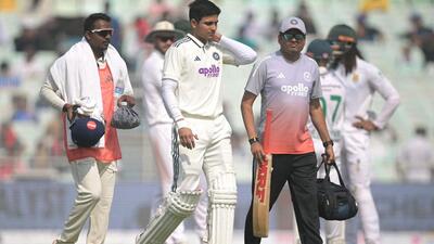India's captain Shubman Gill (C) walks back to the pavilion after his injury during the second day of the first Test cricket match between India and South Africa at the Eden Gardens in Kolkata on November 15, 2025. (Photo by DIBYANGSHU SARKAR / AFP) / -- IMAGE RESTRICTED TO EDITORIAL USE - STRICTLY NO COMMERCIAL USE -- (AFP) India's captain Shubman Gill (C) walks back to the pavilion after his injury during the second day of the first Test cricket match between India and South Africa at the Eden Gardens in Kolkata on November 15, 2025. (Photo by DIBYANGSHU SARKAR / AFP) / -- IMAGE RESTRICTED TO EDITORIAL USE - STRICTLY NO COMMERCIAL USE -- (AFP)