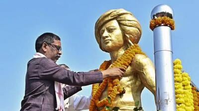 Jharkhand chief minister Hemant Soren pays tribute to tribal icon Birsa Munda on his birth anniversary, observed as 'Janjatiya Gaurav Diwas', in Ranchi. (Jharkhand CMO) Jharkhand chief minister Hemant Soren pays tribute to tribal icon Birsa Munda on his birth anniversary, observed as 'Janjatiya Gaurav Diwas', in Ranchi. (Jharkhand CMO)