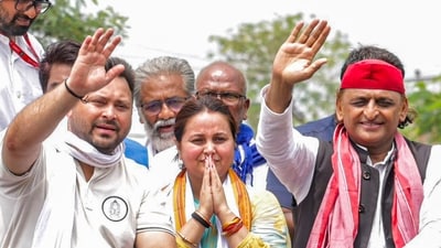 RJD leaders Tejashwi Yadav and Rohini Acharya Yadav, during the 'Voter Adhikar Yatra', in Saran district, Bihar. (AICC/ File)