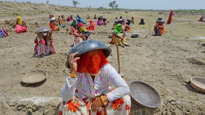 ১০০ দিনের কাজ দ্রুত শুরু নিয়ে নতুন জটিলতা, বাংলার কাছে ফের রিপোর্ট চাইল কেন্দ্র