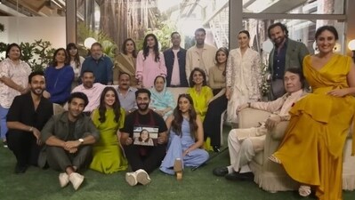 The entire Kapoor clan pose for a picture together. The entire Kapoor clan pose for a picture together.