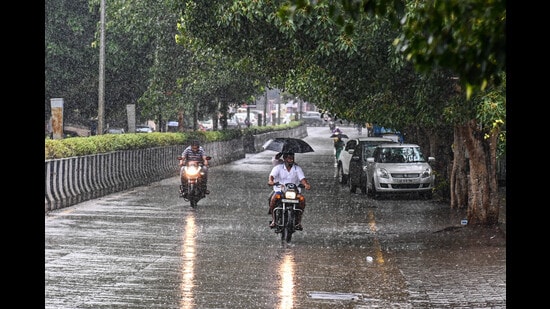 By considering the traffic issue in the Kothrud and Chandni Chowk areas, additional municipal commissioner Omprakash Diwate recently inspected the Paud Road area. (REPRESENTATIVE PHOTO)