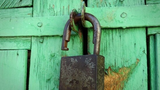 The family broke the door open and found the couple dead, and informed the police. (Pixabay/Representative)