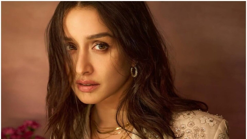 <p>శ్రద్ధా వరుసగా 'ఏ ఫ్లయింగ్ జట్', 'రాక్ ఆన్ 2', 'ఓకే జానూ', 'హాఫ్ గర్ల్‌ఫ్రెండ్', 'హసీనా పార్కర్' వంటి వరుస ఫ్లాప్ సినిమాలను చూడాల్సి వచ్చింది. </p>(instagram)