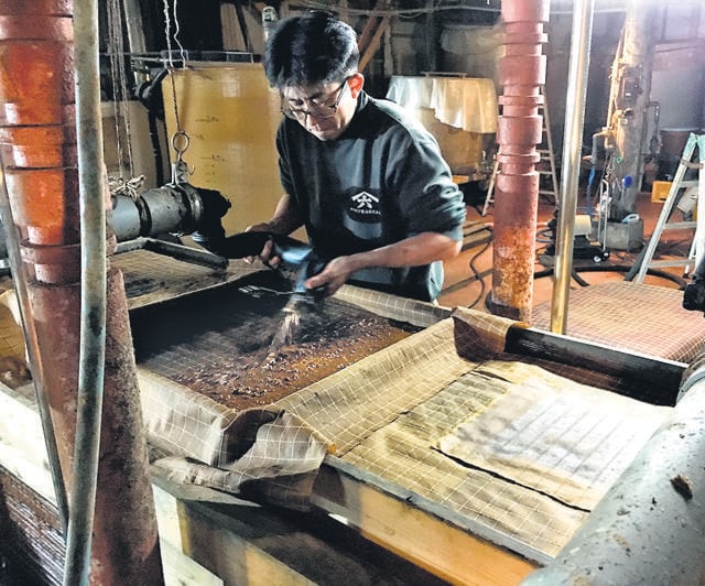 At a soy sauce unit that follows a 700-year-old recipe. (Eliot Stein) At a soy sauce unit that follows a 700-year-old recipe. (Eliot Stein)