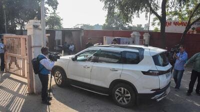 A crime branch team arrives at Al-Falah University on Sunday. (Parveen Kumar/HT Photo) A crime branch team arrives at Al-Falah University on Sunday. (Parveen Kumar/HT Photo)