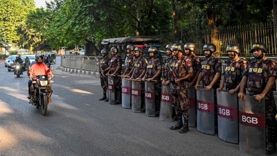Border Guard Bangladesh (BGB) personnel stand guard along a road in Dhaka on November 16, 2025. (AFP) Border Guard Bangladesh (BGB) personnel stand guard along a road in Dhaka on November 16, 2025. (AFP)
