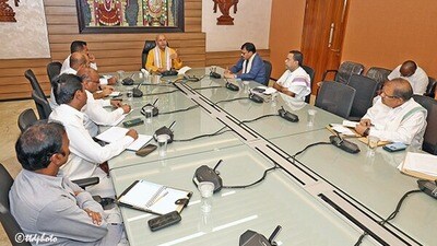 టీటీడీ ఈవో సమీక్ష టీటీడీ ఈవో సమీక్ష