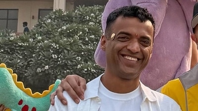 Deepinder Goyal’s school visit photos trended when users noticed a 'mystery device' on his forehead and shared humorous guesses about what it could be. (X/@deepigoyal) Deepinder Goyal’s school visit photos trended when users noticed a 'mystery device' on his forehead and shared humorous guesses about what it could be. (X/@deepigoyal)