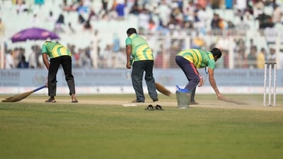 Groundsmen use brooms to remove dust from the pitch during the lunch break on the third day of the first cricket test match between India and South Africa in Kolkata, India, Sunday, Nov. 16, 2025. (AP Photo/Aijaz Rahi) (AP) Groundsmen use brooms to remove dust from the pitch during the lunch break on the third day of the first cricket test match between India and South Africa in Kolkata, India, Sunday, Nov. 16, 2025. (AP Photo/Aijaz Rahi) (AP)