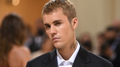 Justin Bieber talked about his recent rib injury during a livestream performance. (Invision)