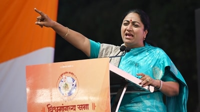 Delhi Chief Minister Rekha Gupta addresses the gathering during the Mahishasur Mardini Strot Shivir Samapan at Vasudev Ghat, in New Delhi. (Photo by Sanjeev Verma/ Hindustan Times) (Hindustan Times) Delhi Chief Minister Rekha Gupta addresses the gathering during the Mahishasur Mardini Strot Shivir Samapan at Vasudev Ghat, in New Delhi. (Photo by Sanjeev Verma/ Hindustan Times) (Hindustan Times)
