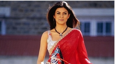 Sushmita Sen wowed everyone with her red sarees in 2004's Main Hoon Na. She played Chandni Chopra, the sizzling chemistry teacher with style. Sushmita Sen wowed everyone with her red sarees in 2004's Main Hoon Na. She played Chandni Chopra, the sizzling chemistry teacher with style.