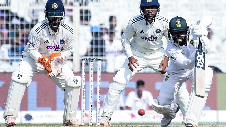 <p>మొదటి సెషన్‌లో టెంబా బవుమా 136 బంతుల్లో 55* పరుగులతో అజేయంగా నిలిచి, దక్షిణాఫ్రికాను 153 పరుగులకు చేర్చాడు.</p>(Sudipta Banerjee )