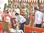 Mumbai, India – 17, Nov 2025: Shivsena (UBT) leader Sanjay Raut offering prayers to Balasaheb Thackeray on his death anniversary at his memorial at Shivaji park, in Mumbai, India, on Monday, Nov 17, 2025. (Photo by Bhushan Koyande/HT Photo)